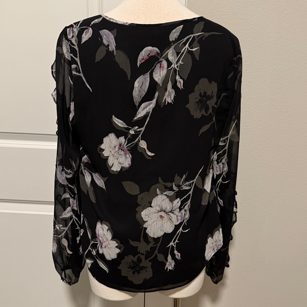 White House Black Market black floral blouse sz M - Picture 2 of 5